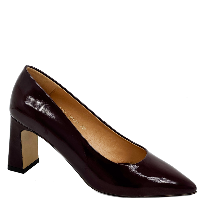 bordowe lakierowane czółenka na słupku (3).png