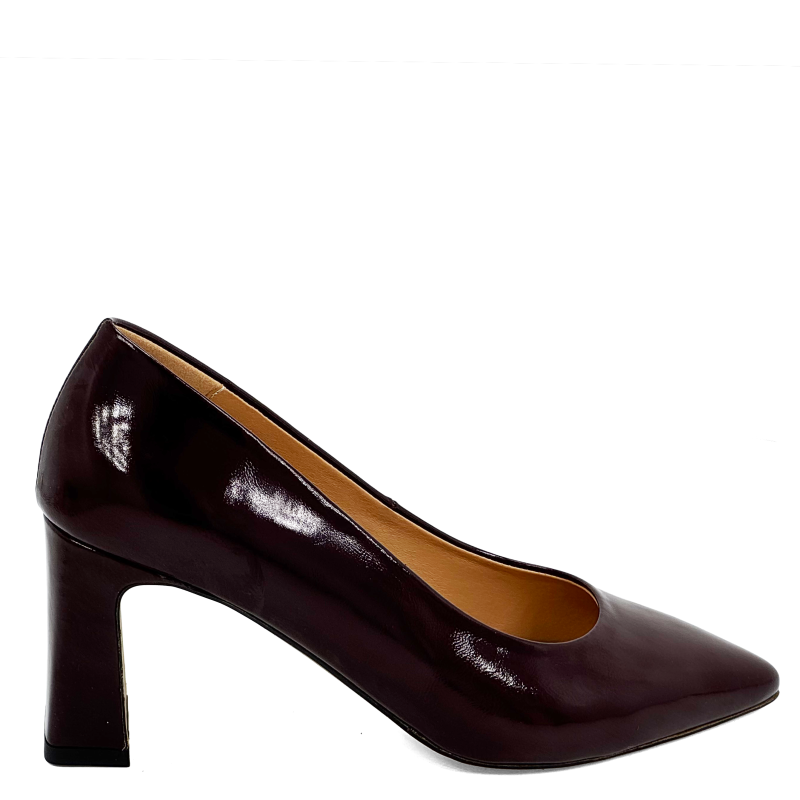 bordowe lakierowane czółenka na słupku (4).png