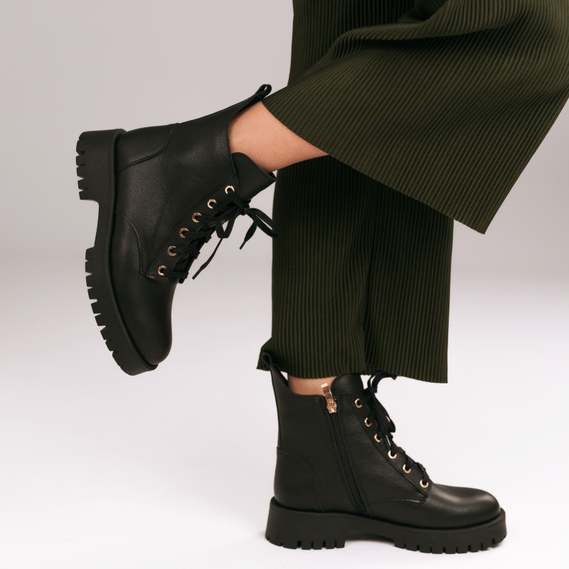 CZARNE SKÓRZANE BOTKI BALDACCINI TRAPERKI SZNUROWANE.png