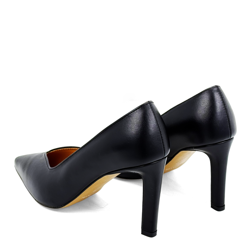 czarne szkórzane szpilki wyogne (1).png