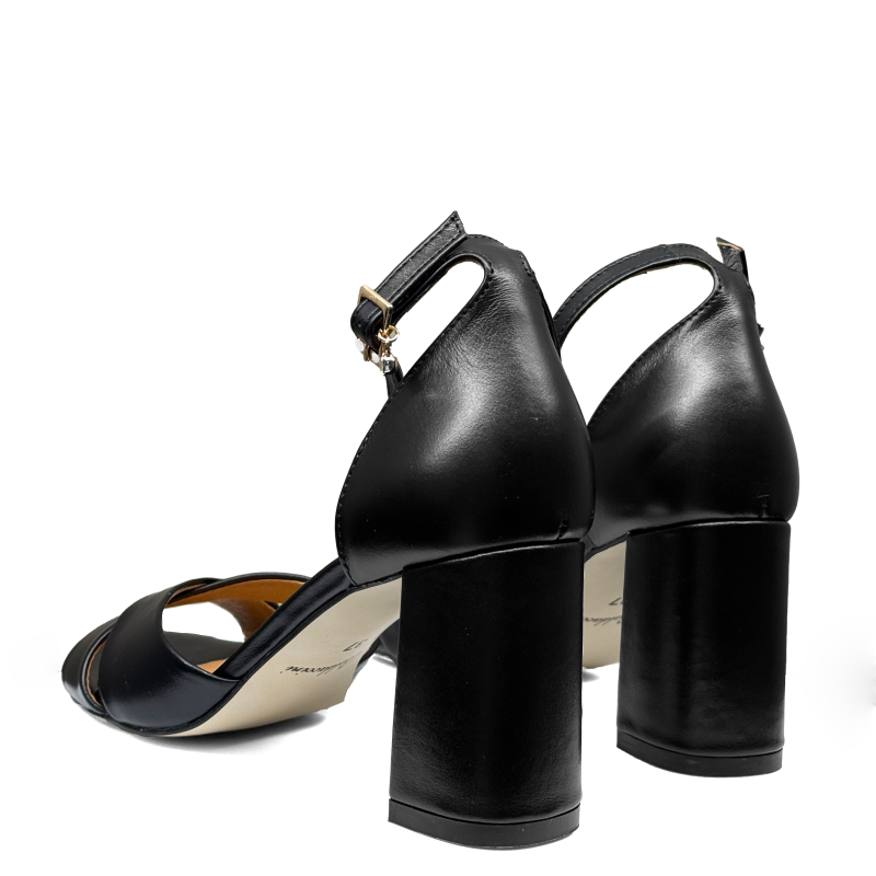 Czarne skórzane sandałki na słupku Baldaccini  5