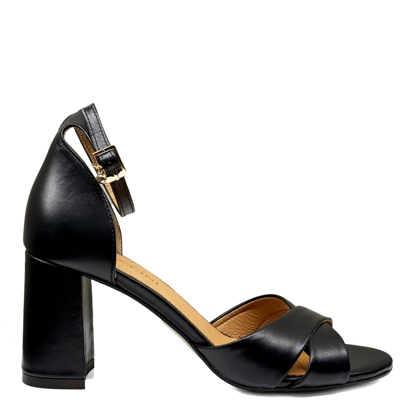 Czarne skórzane sandałki na słupku Baldaccini  3