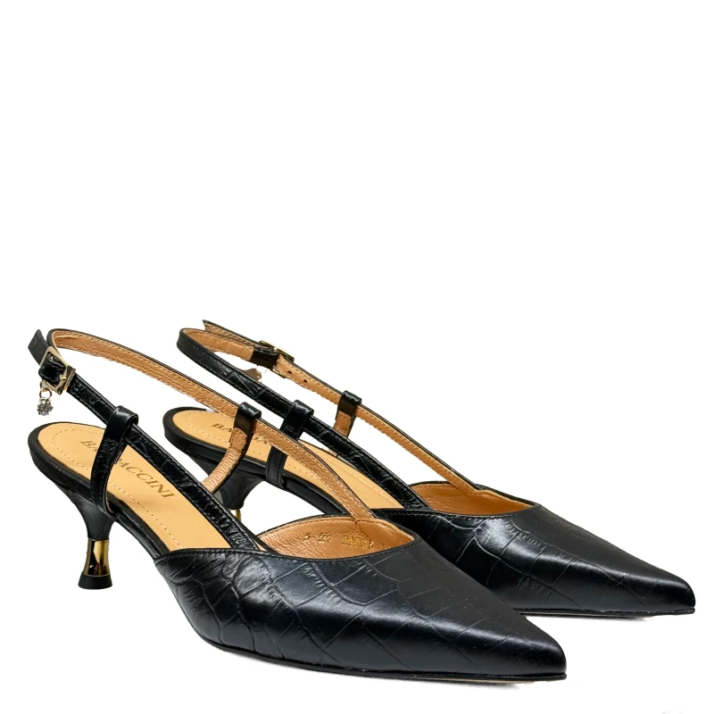 Czarne skórzane czółenka na niskim obcasie slingback3