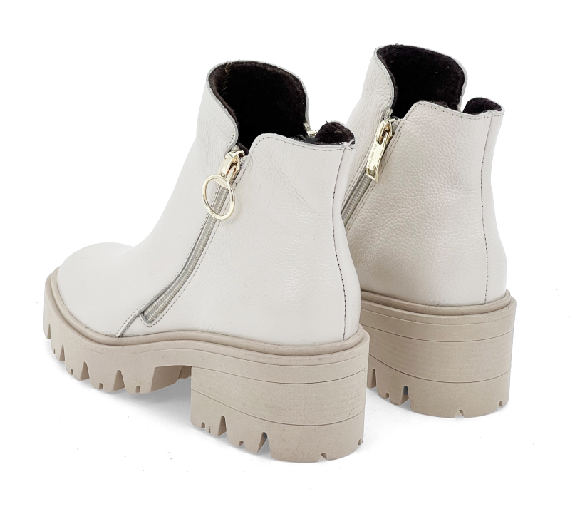 beżowe botki skórzane.png