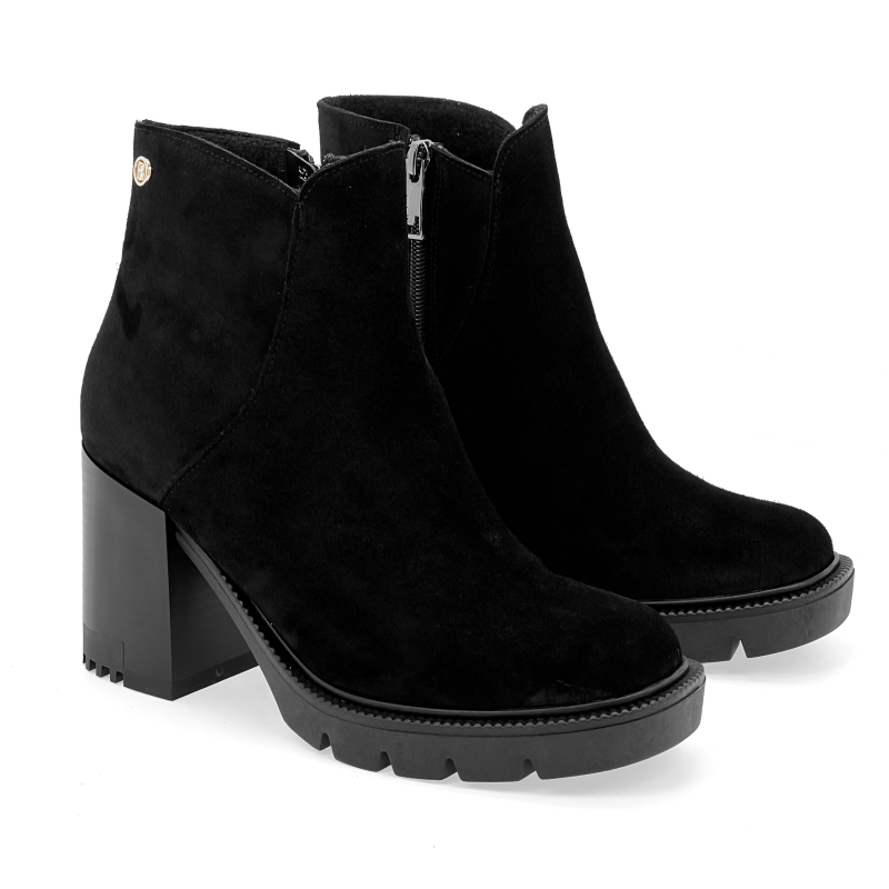 17990 czarny welur 2.png