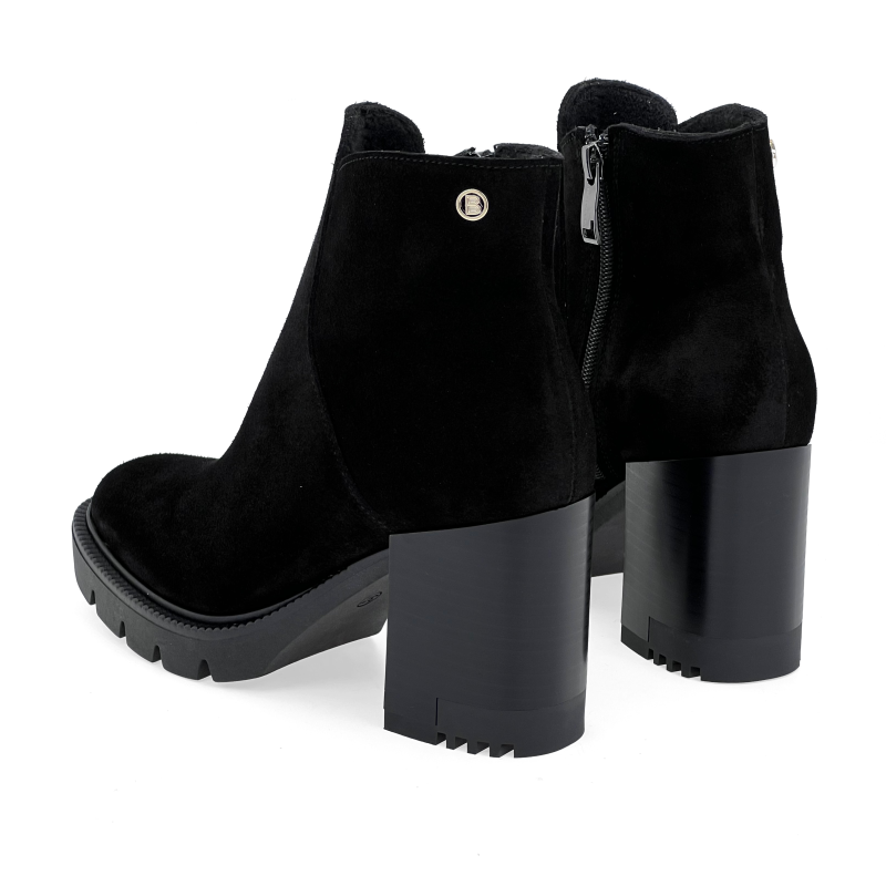 17990 czarny welur 4.png