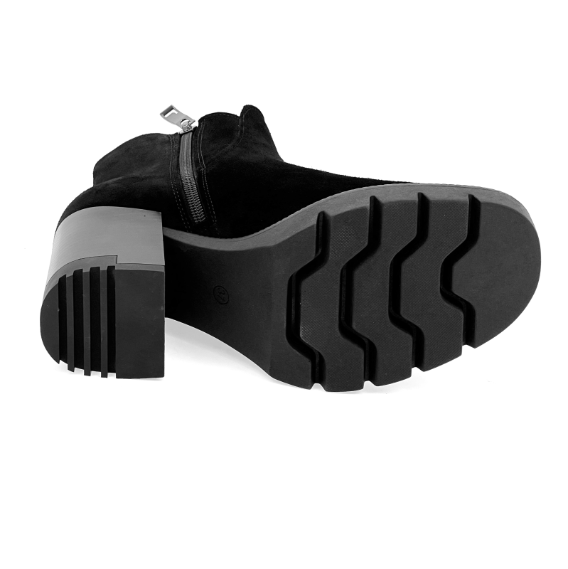 17990 czarn ywelur 6.png