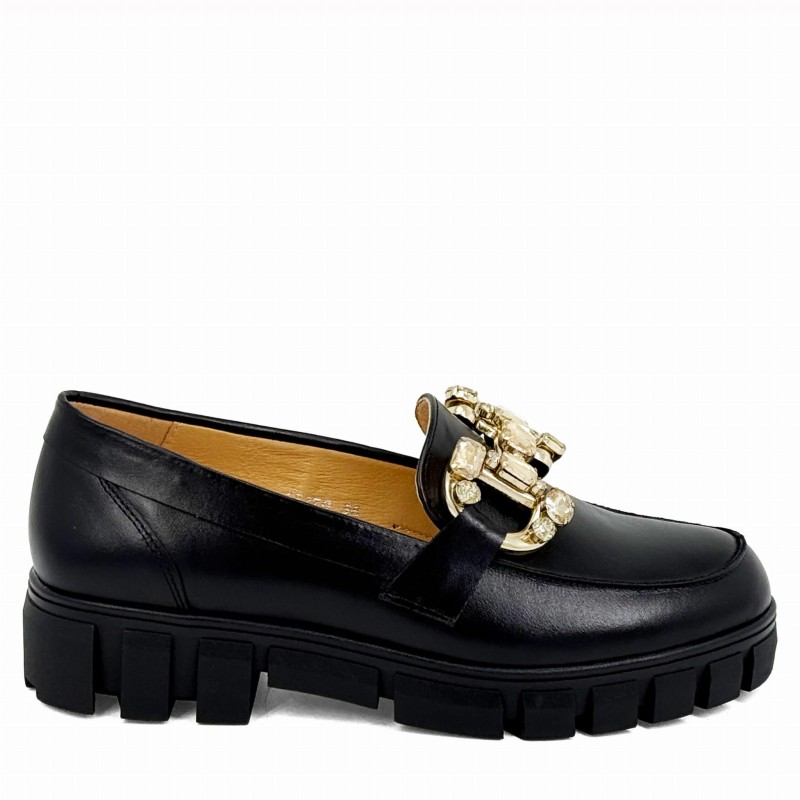 CZARNE SKÓRZANE MOKASYNY Z EFEKTOWNĄ OZDOBĄ (1).jpg