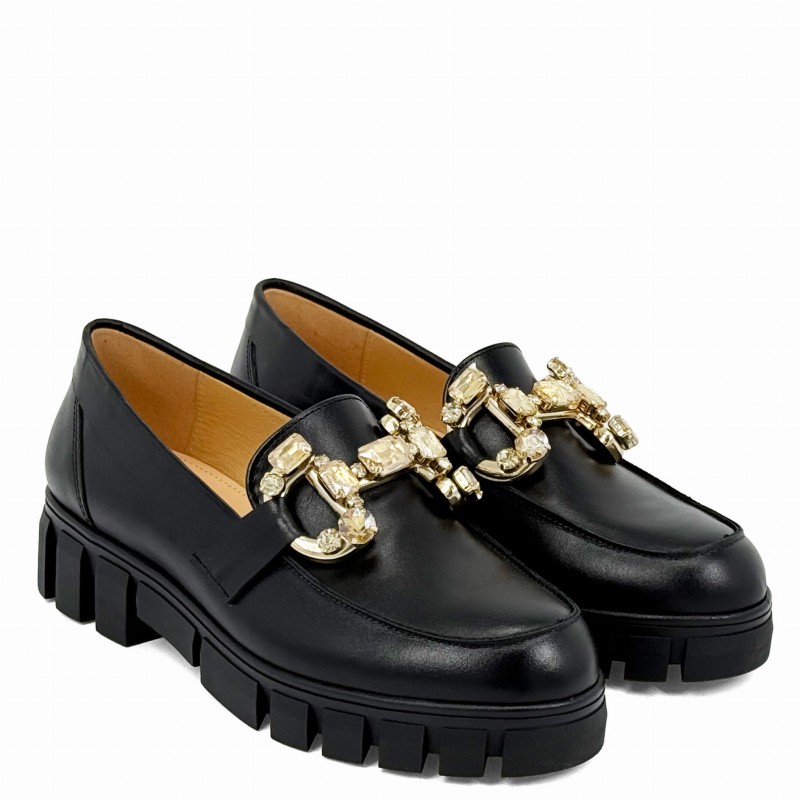 CZARNE SKÓRZANE MOKASYNY Z EFEKTOWNĄ OZDOBĄ (2).jpg