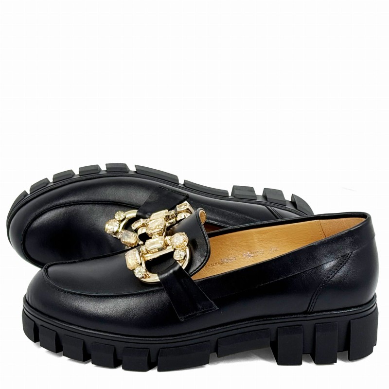 CZARNE SKÓRZANE MOKASYNY Z EFEKTOWNĄ OZDOBĄ (4).jpg