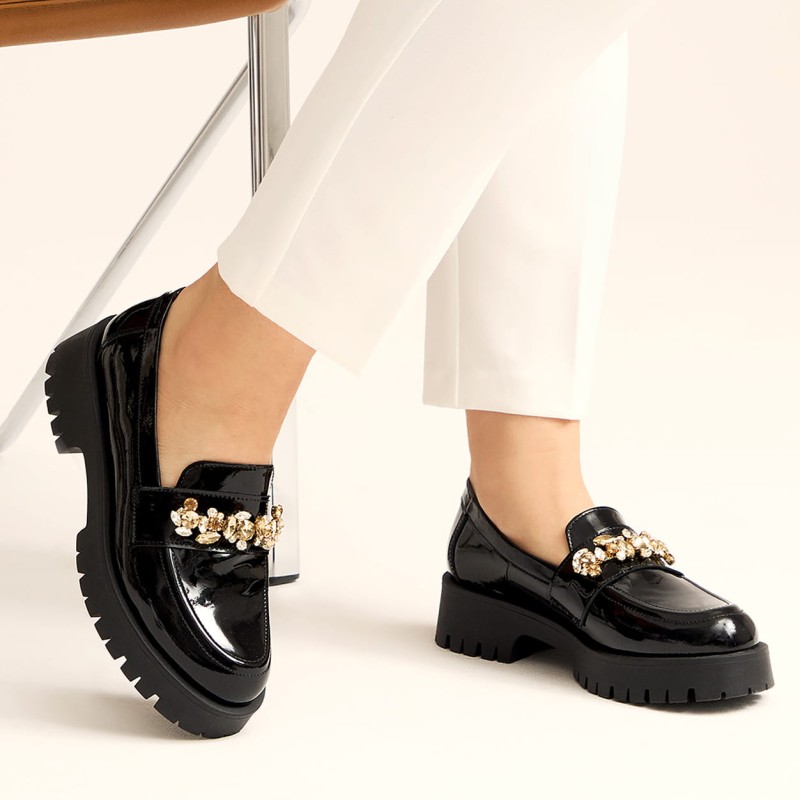 czarne lakieowane póbuty_mokasyny 0901.jpg